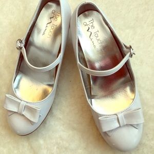 💙 $10 w/bundle Girls Nina White Patent Dress Shoes w/ Bow, Size 4